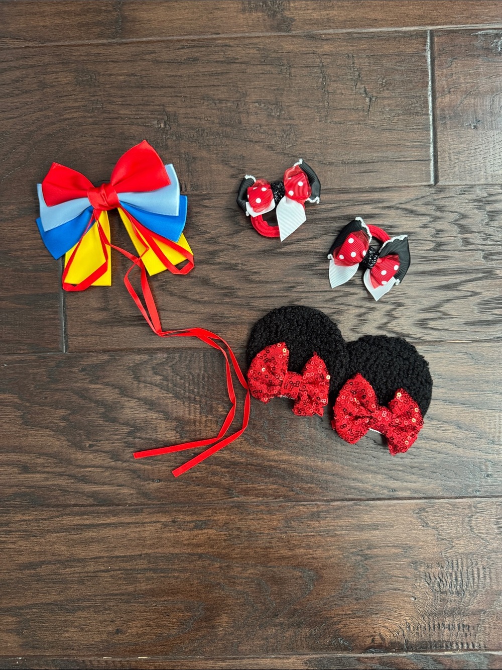 NWOT DISNEY INSPIRED Hair Bow and Minnie-Inspired Clips Set